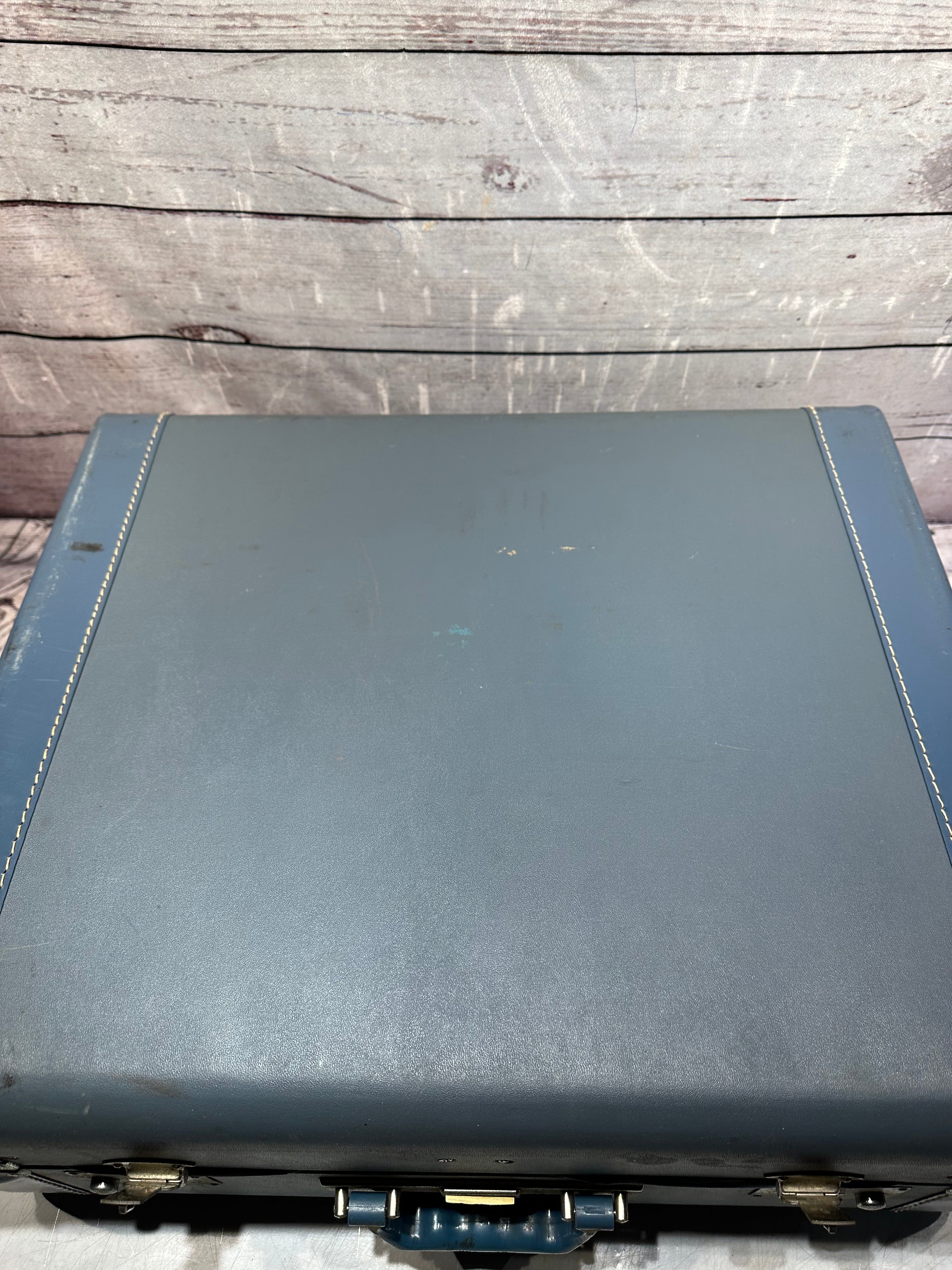 CRWON Suit Case