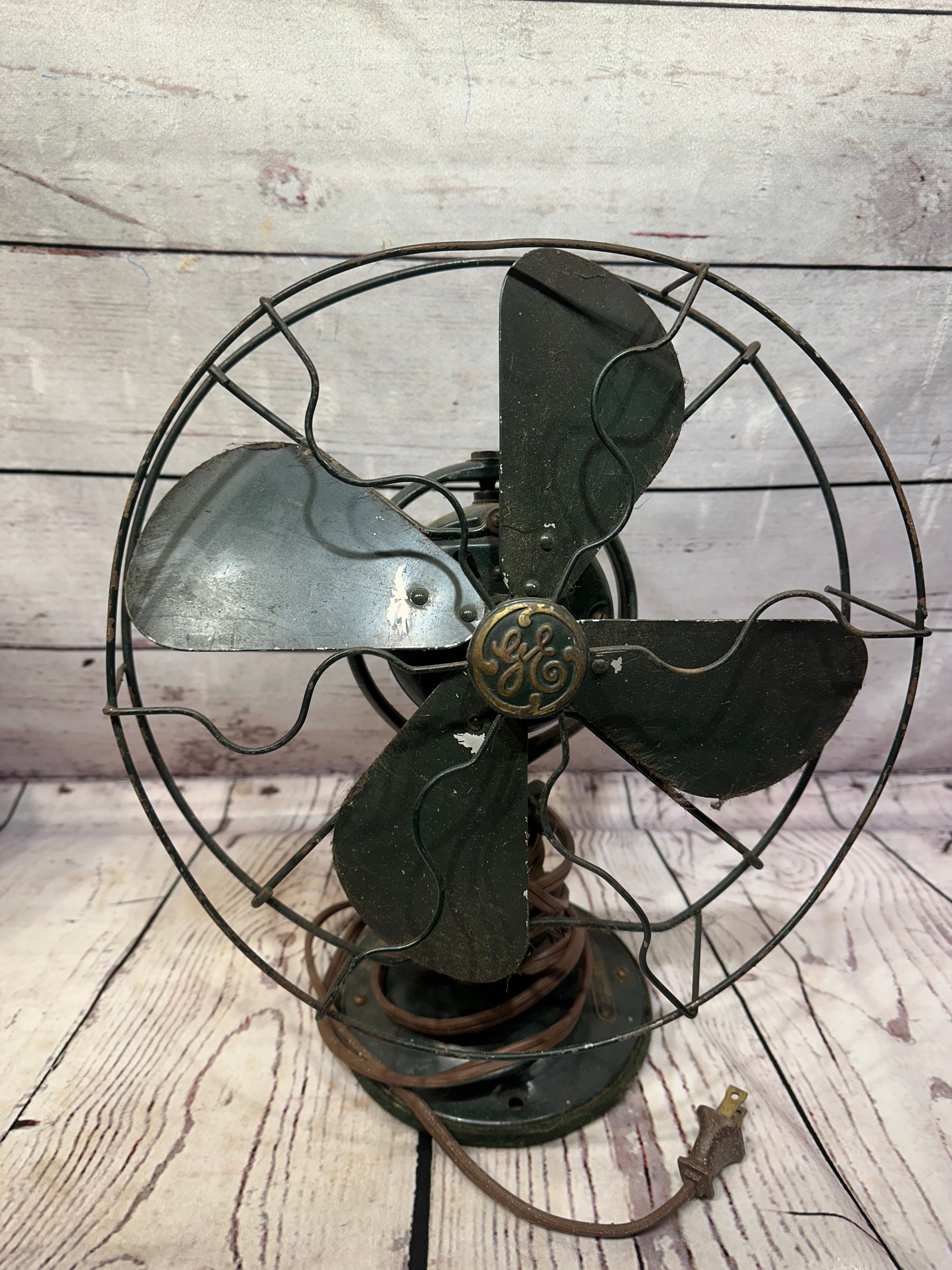 LG Vintage table fan