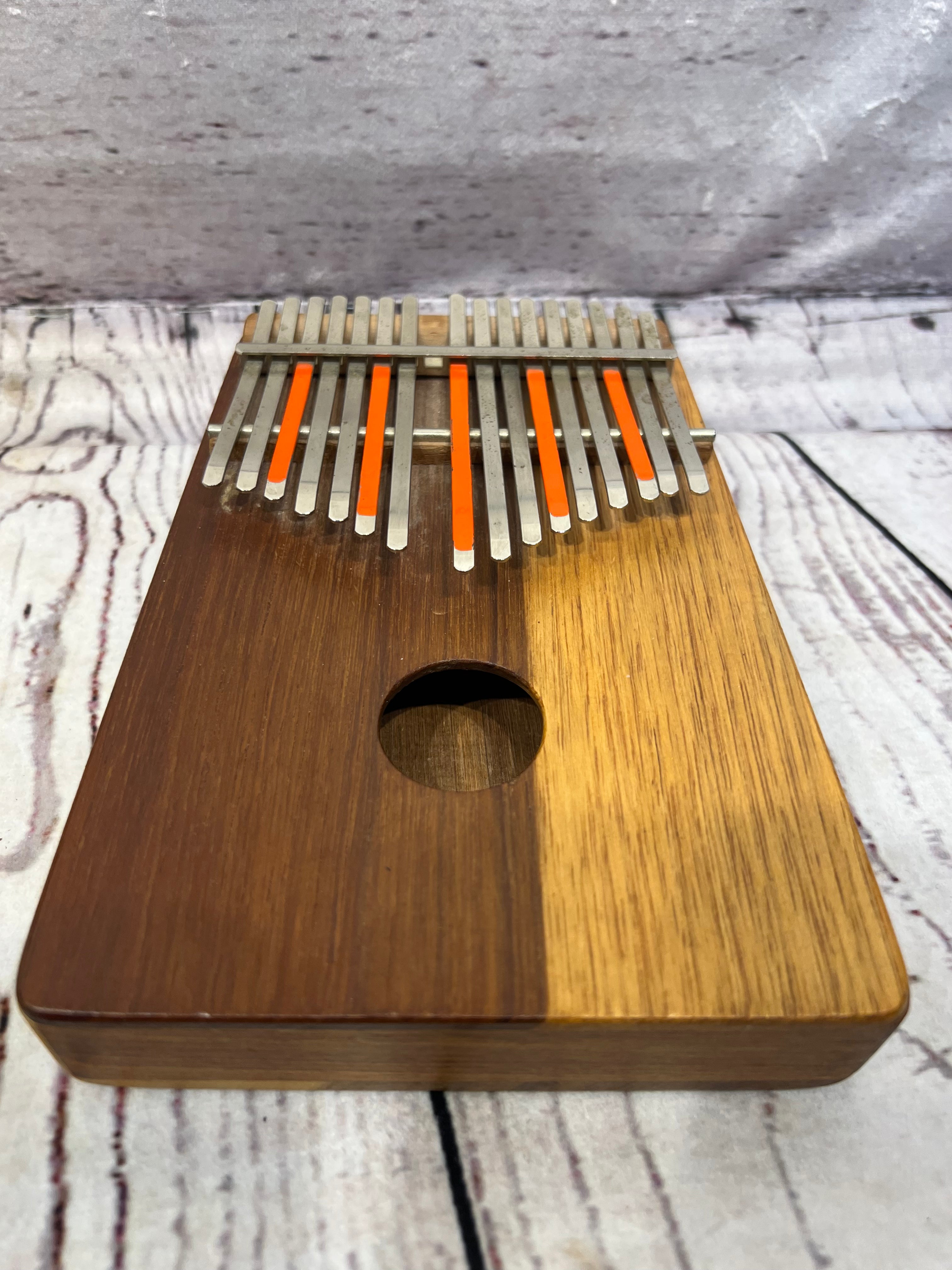 Alto Kalimba 17 keys with pick up - Hugh Tracey