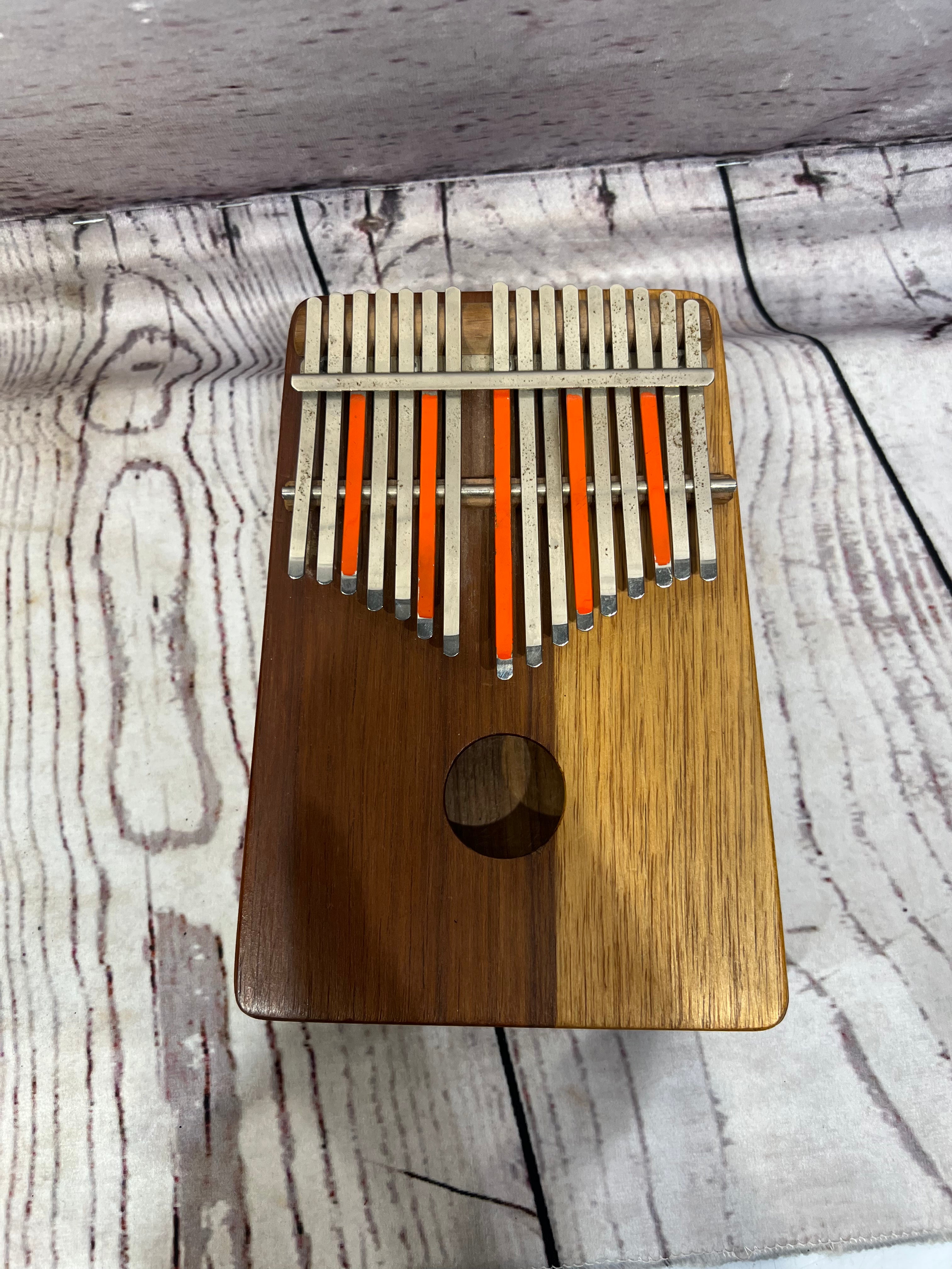 Alto Kalimba 17 keys with pick up - Hugh Tracey