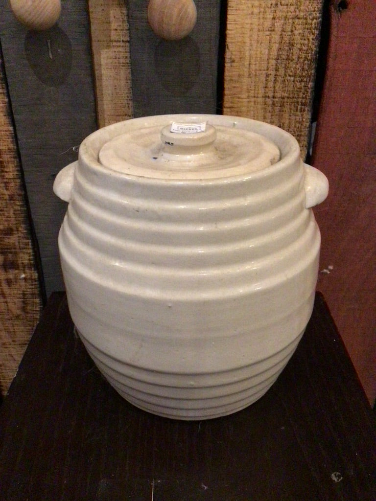 Bee hive crock with lid