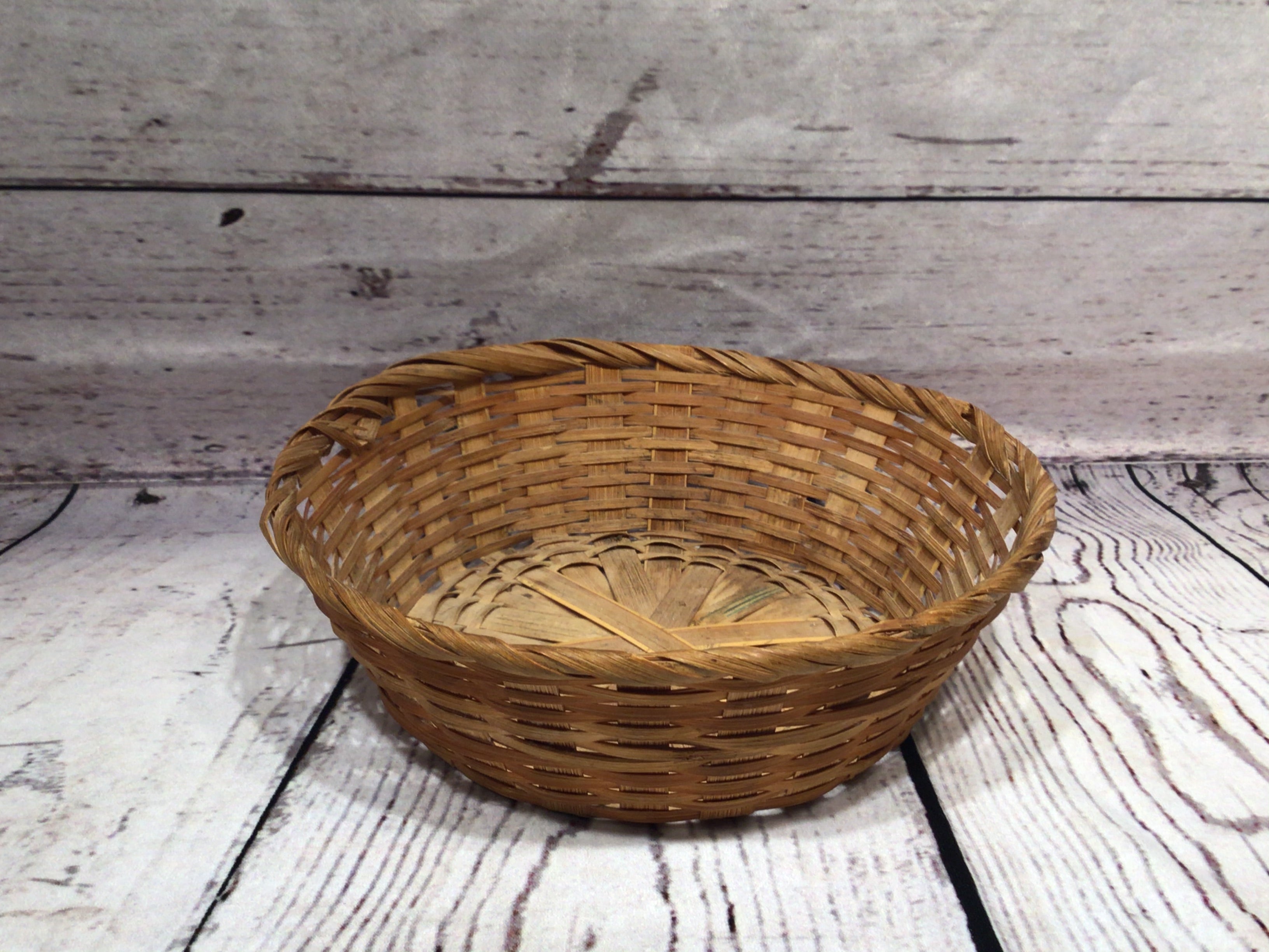 Wicker bowl