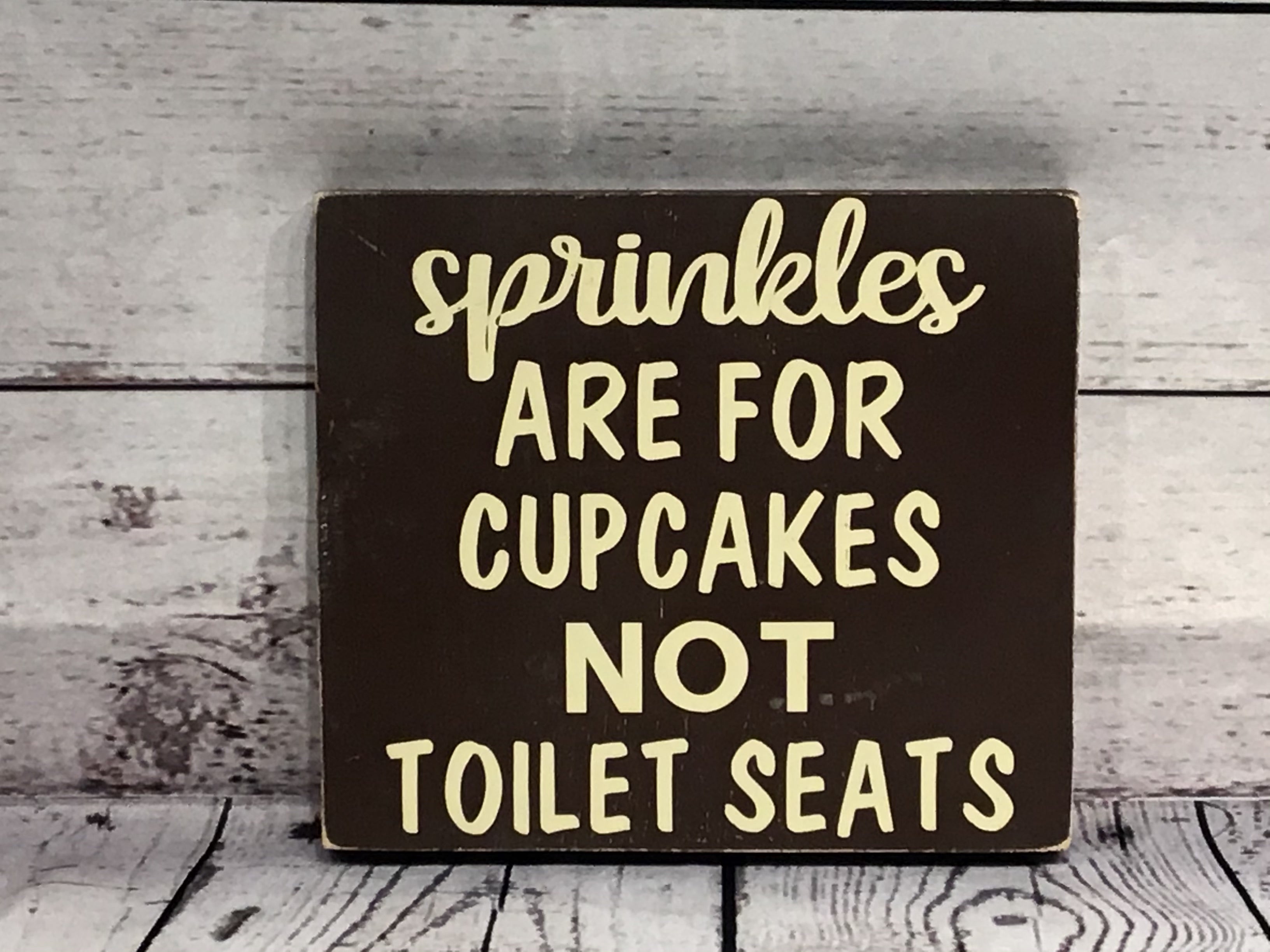 7.5" x 6.5" Sprinkles are for cupcakes, not toilet seats sign