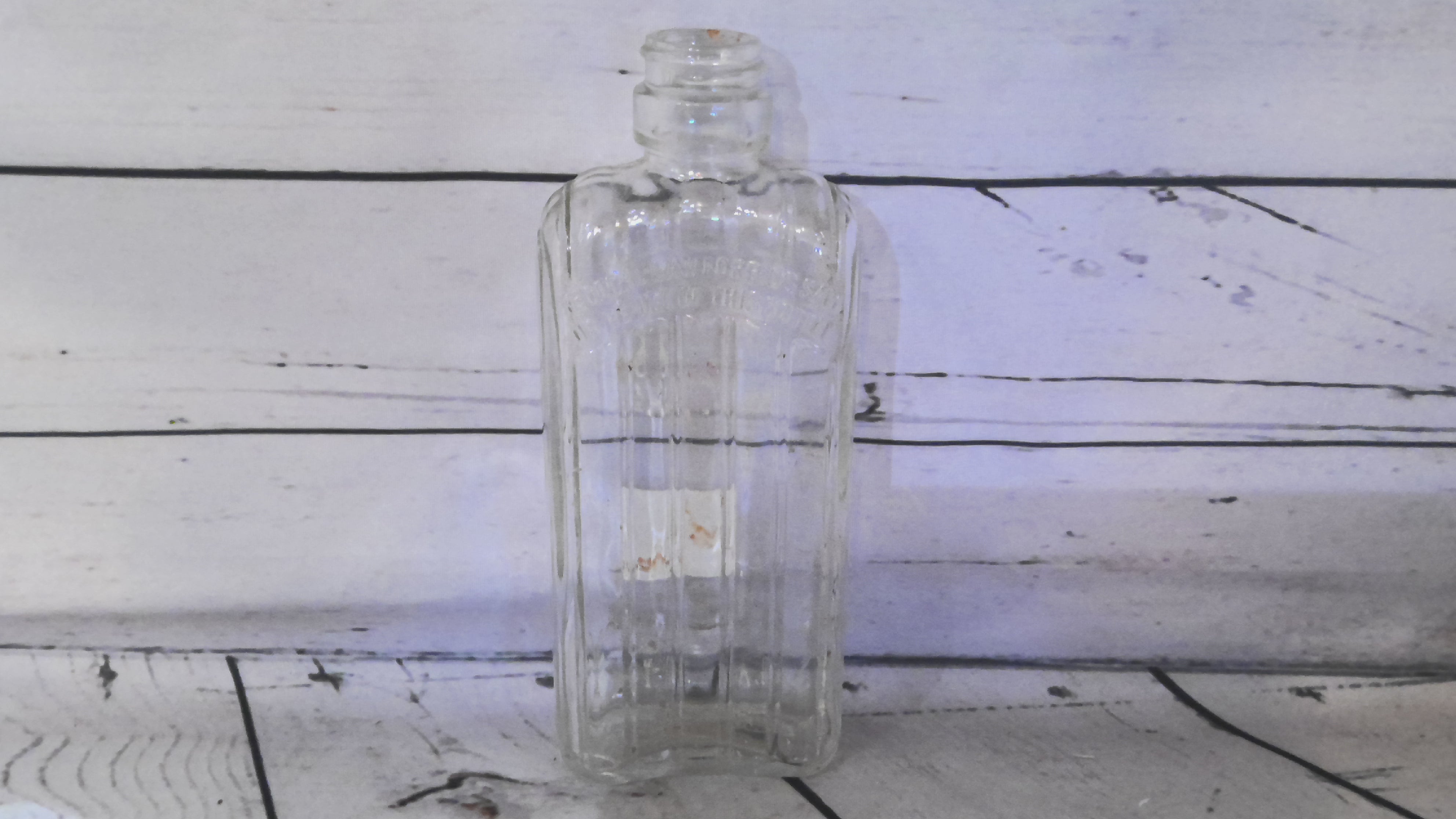 Half pint bottle ribbed edges