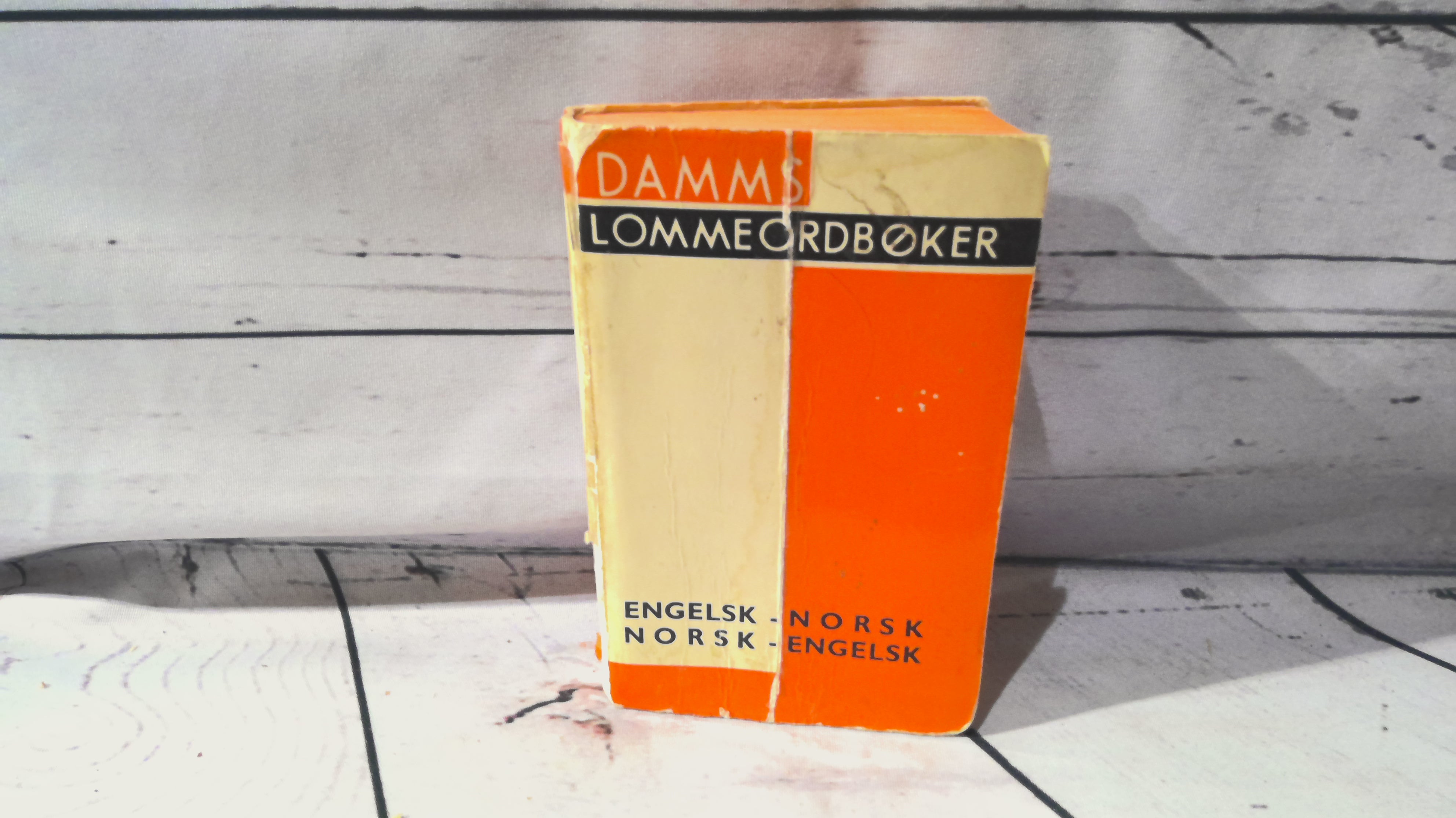 Damms Lommeordboker book