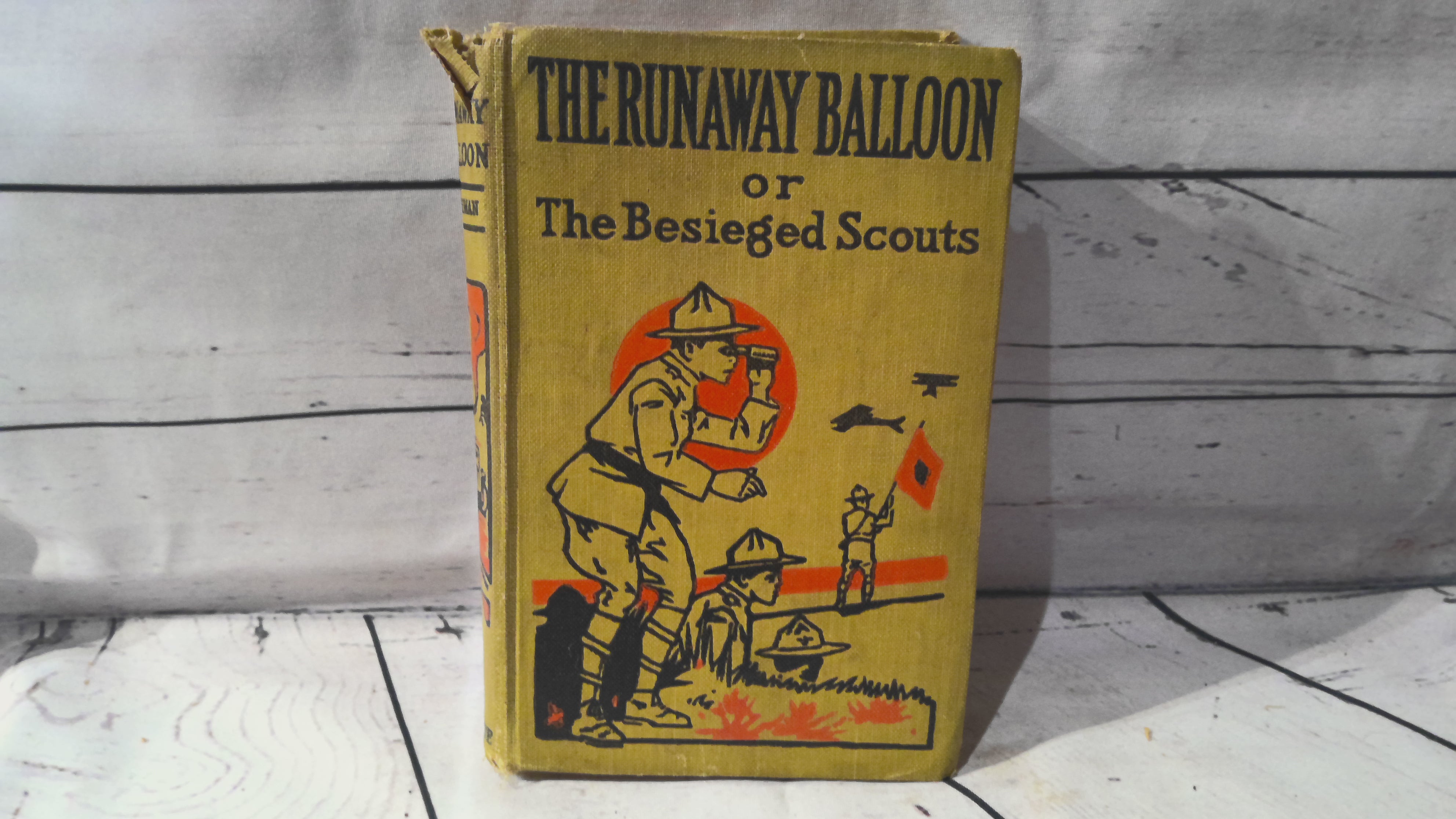 The runaway balloon of the besieged scouts