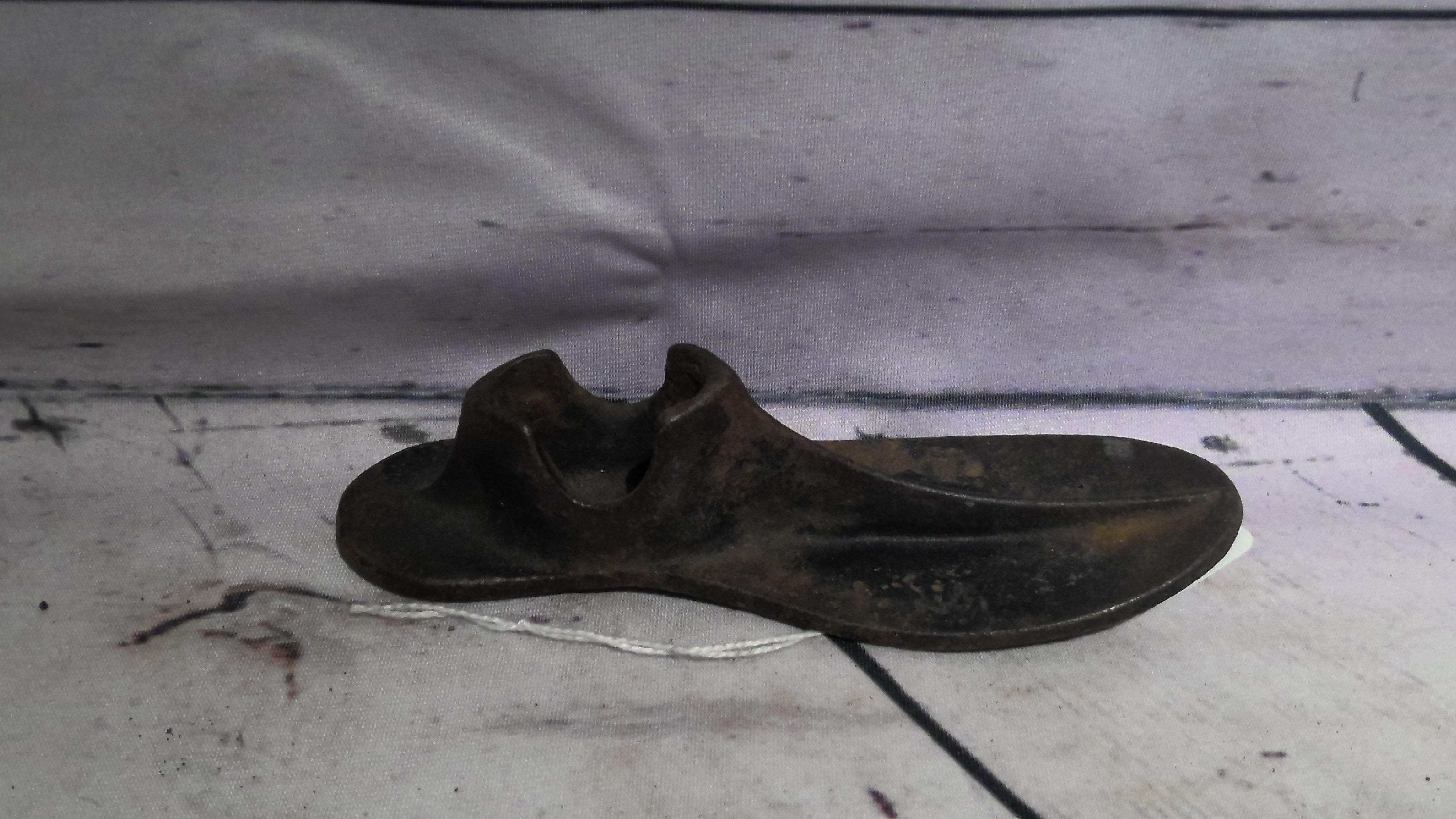 Small cast iron shoe mold