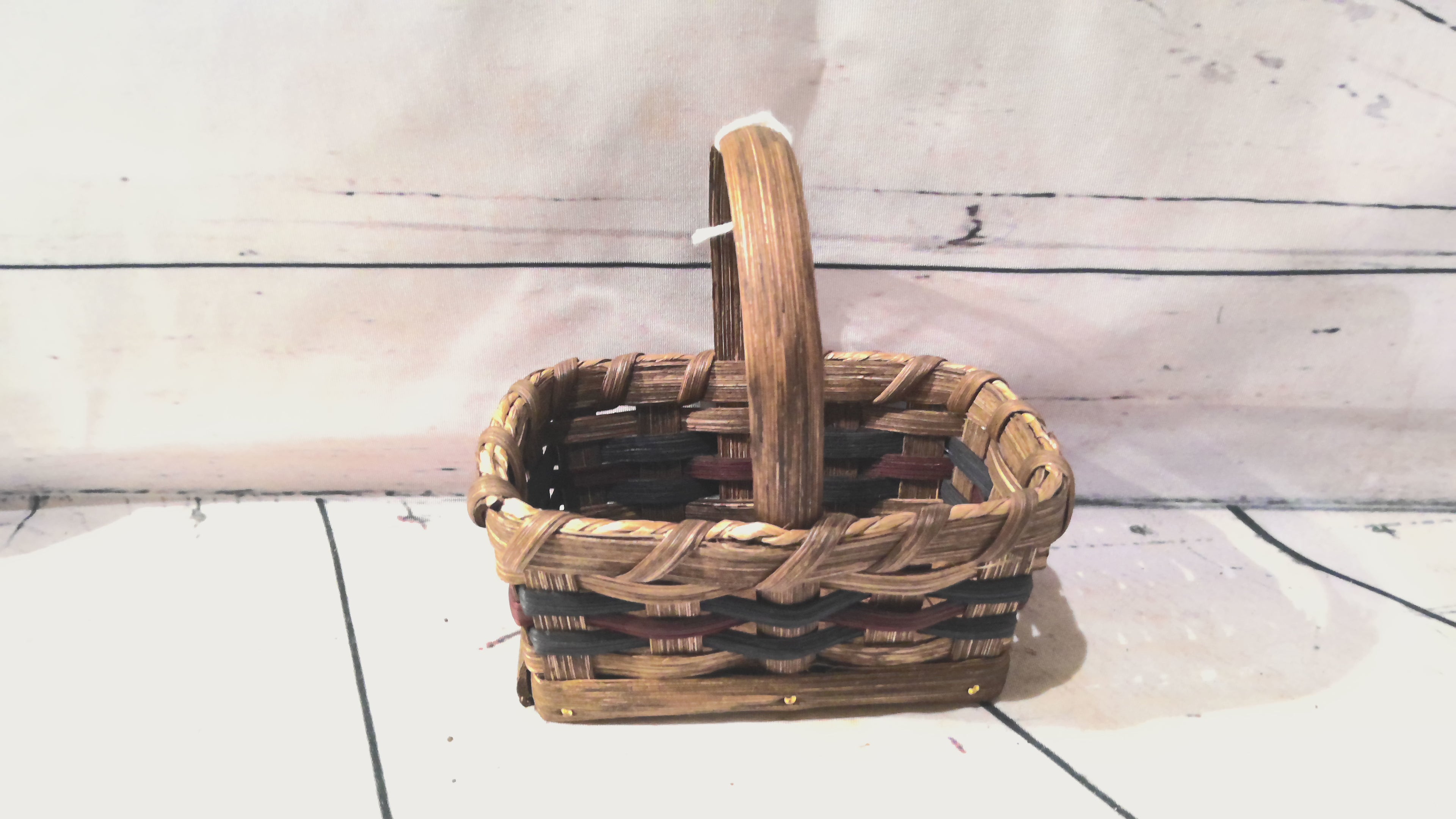 handwoven salt and pepper shaker basket