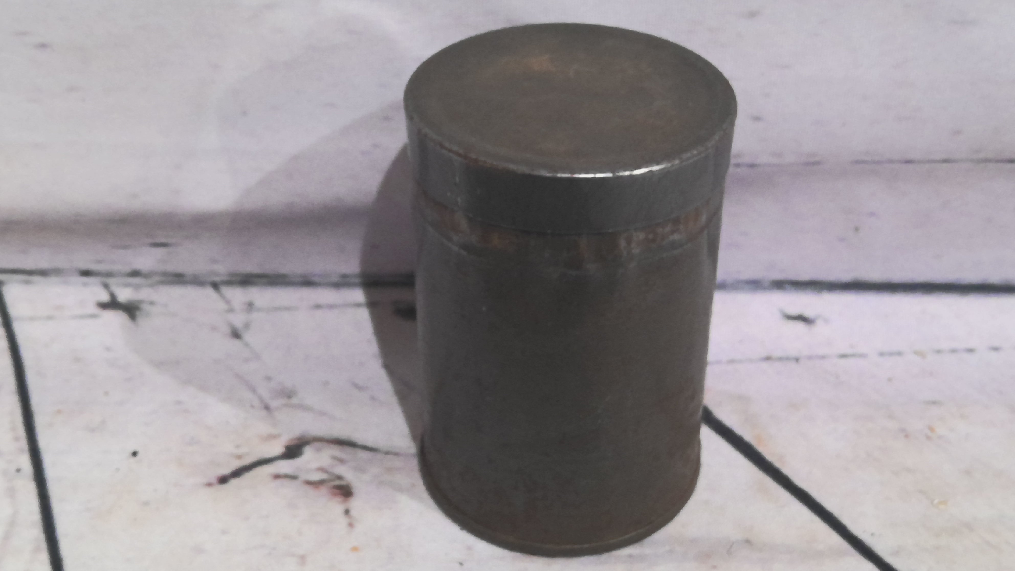 Tin jar with lid