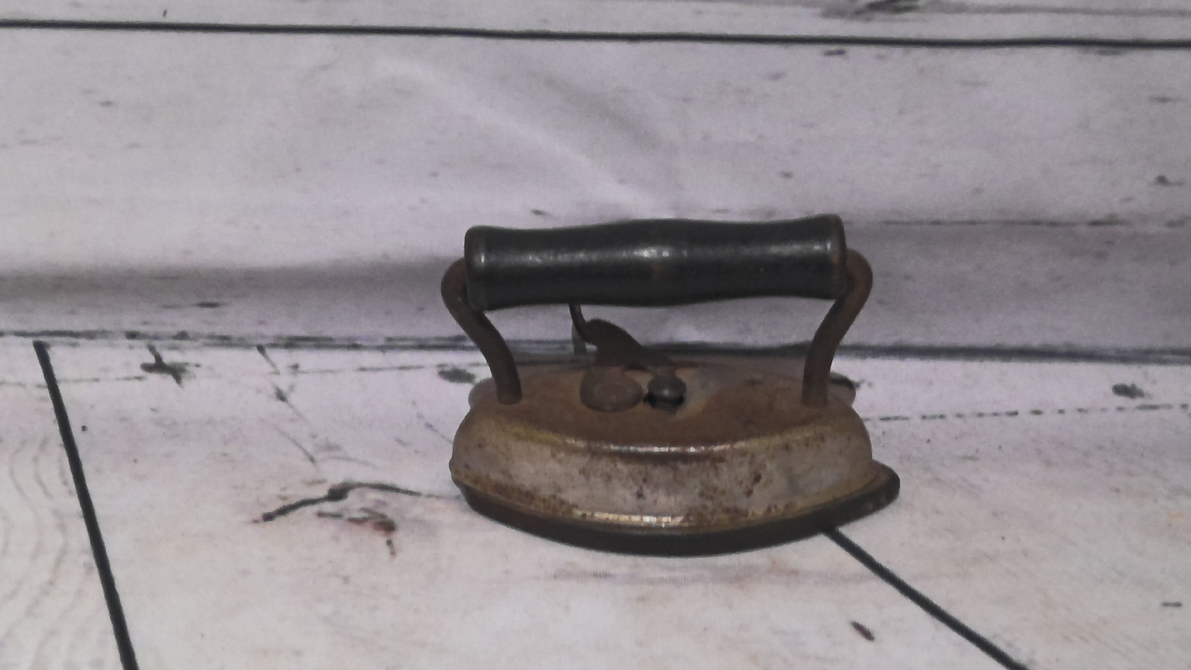 Small Dover Dolly iron