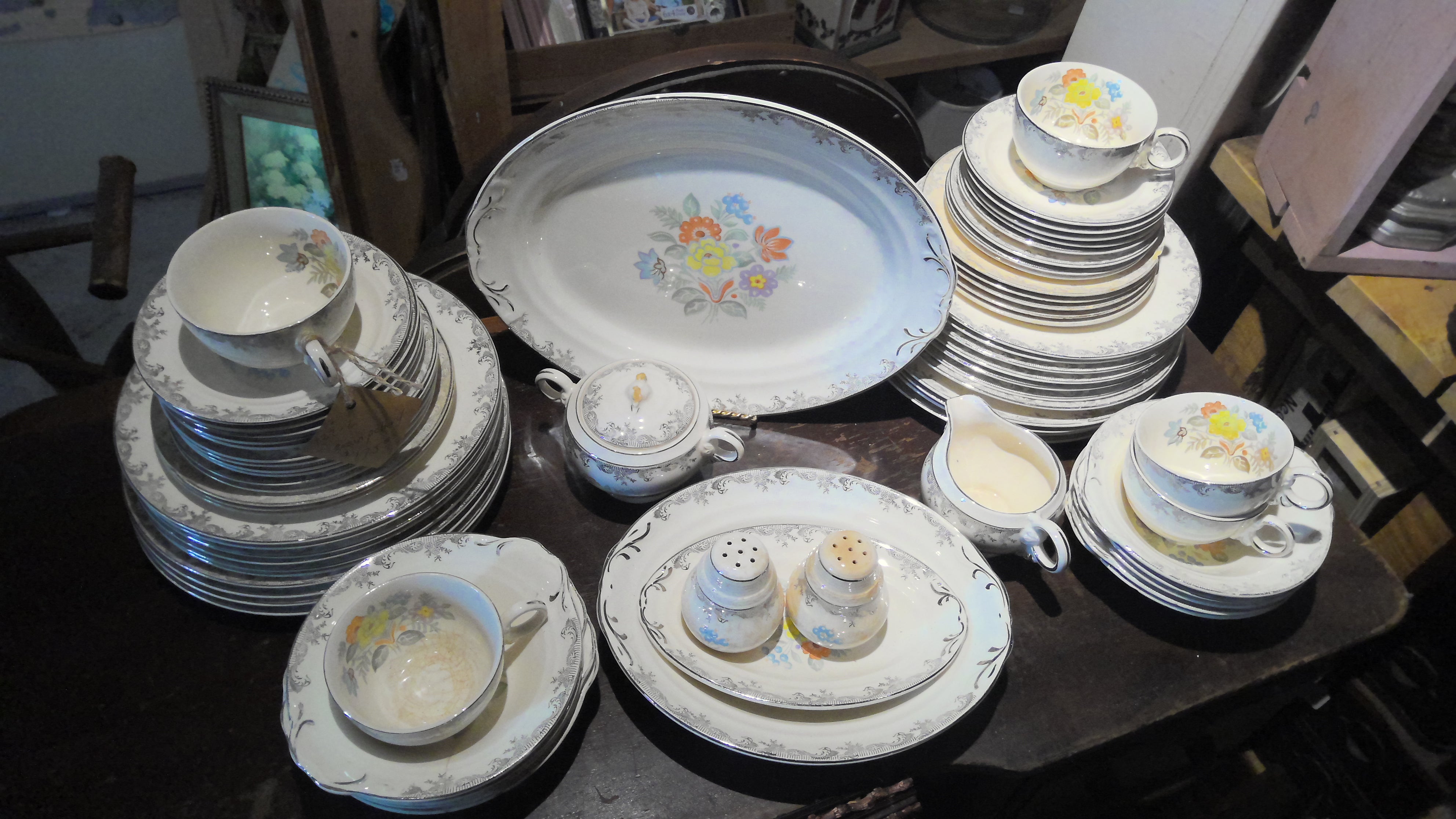 Crown pottery dish set (70pc)