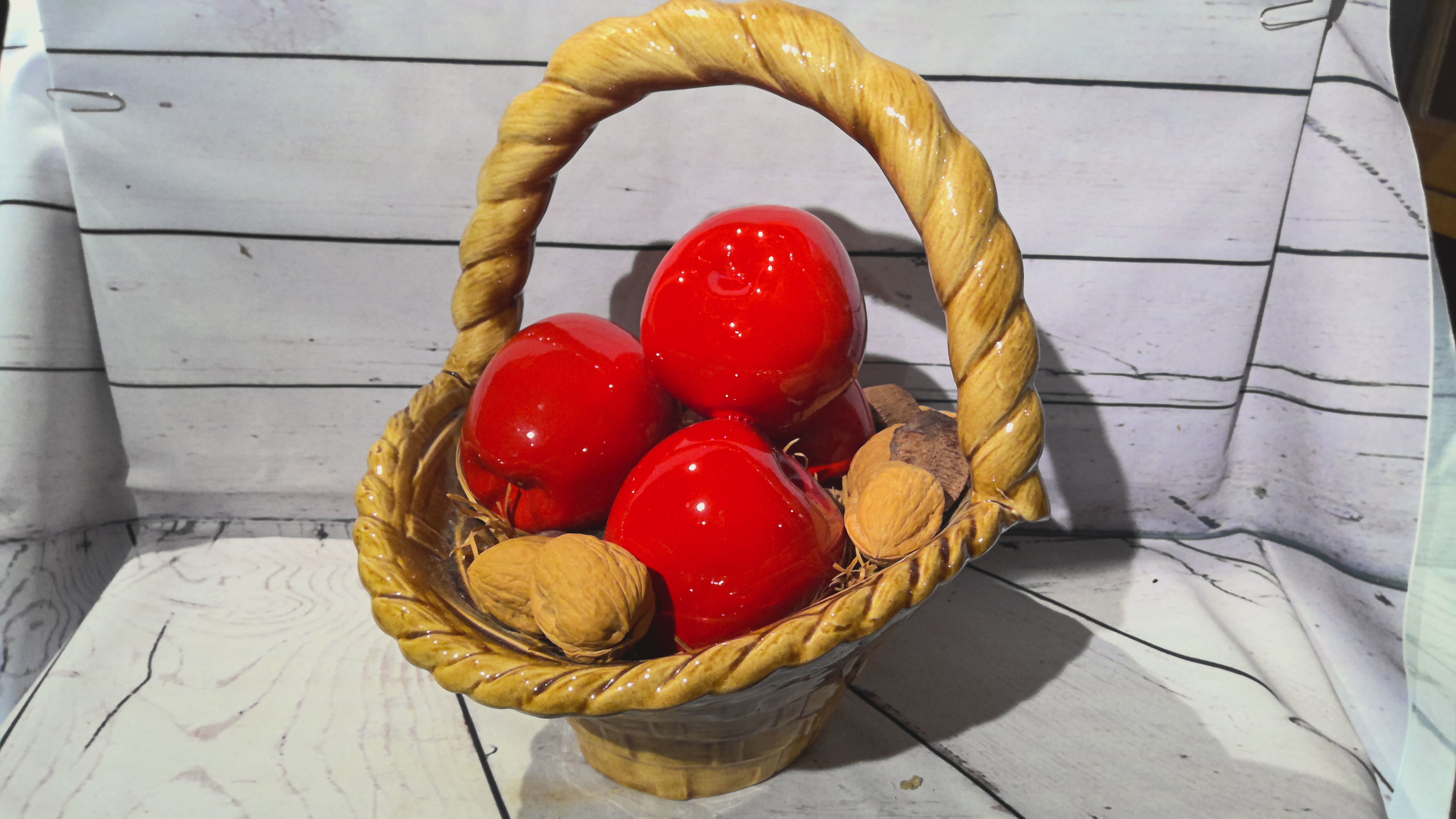 Porcelain apple basket