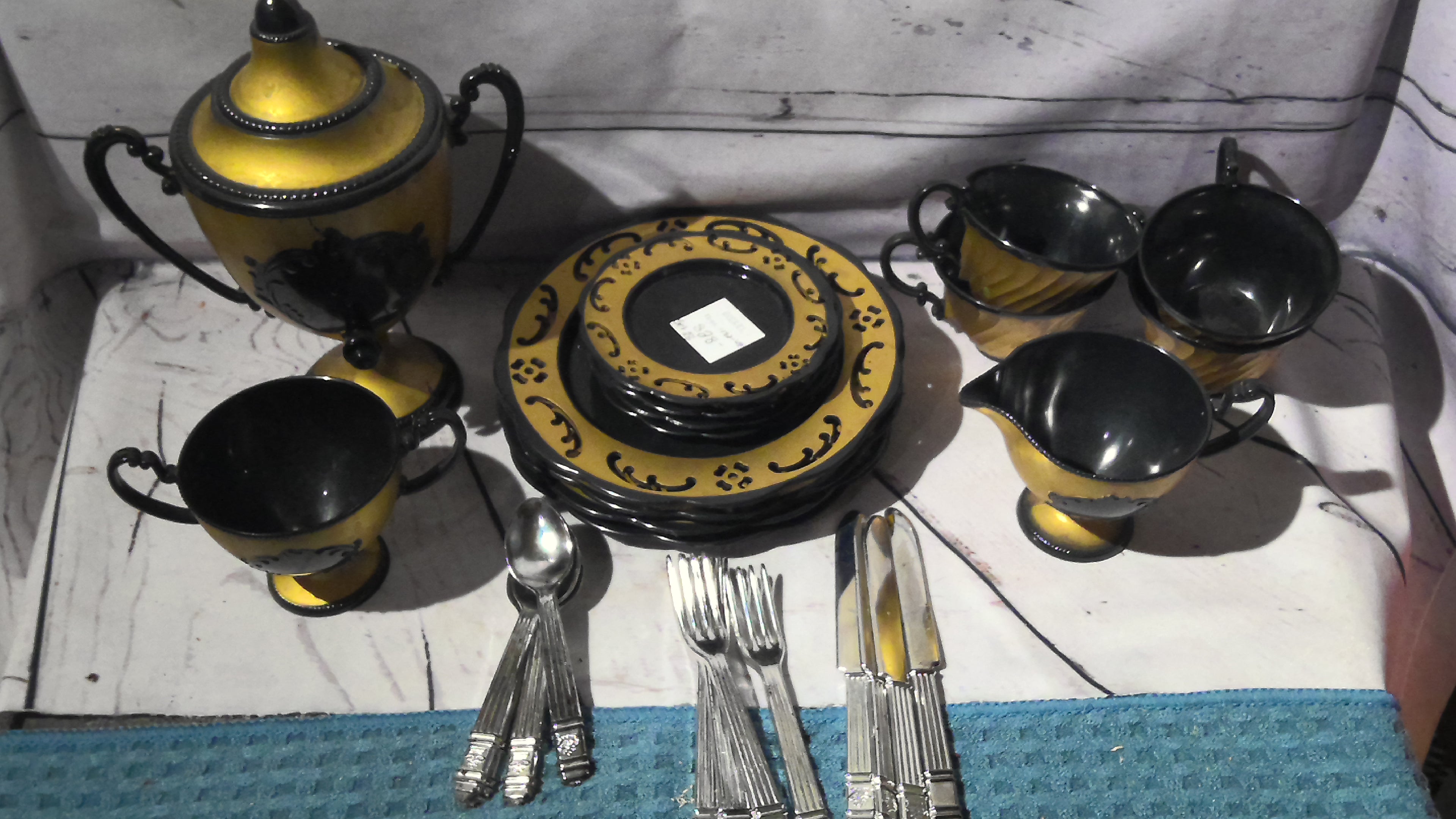 Irwin plastic dish set