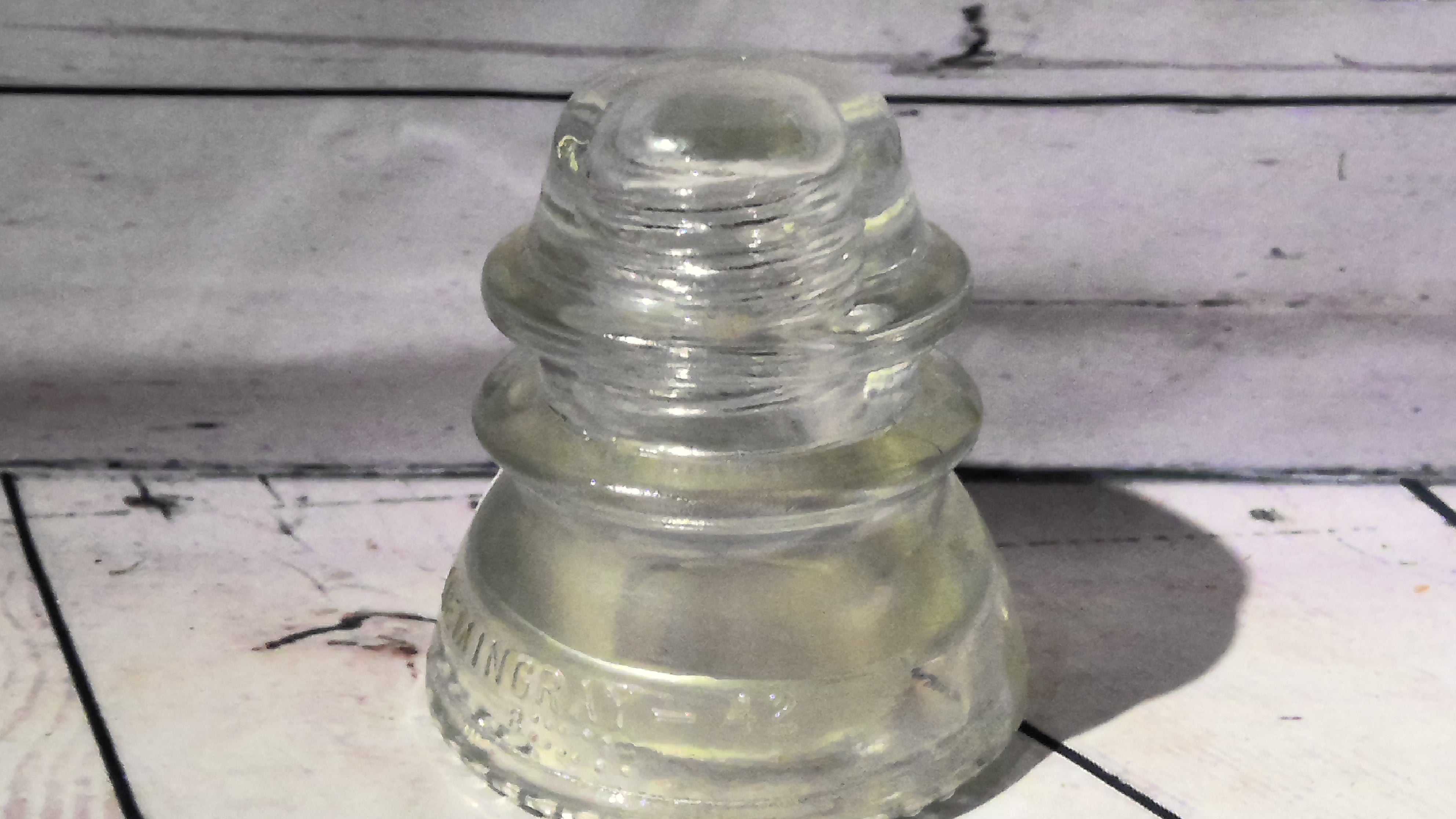 Glass insulator