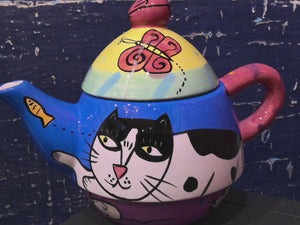 Happy dog and cat for Chaleur Tea Pot