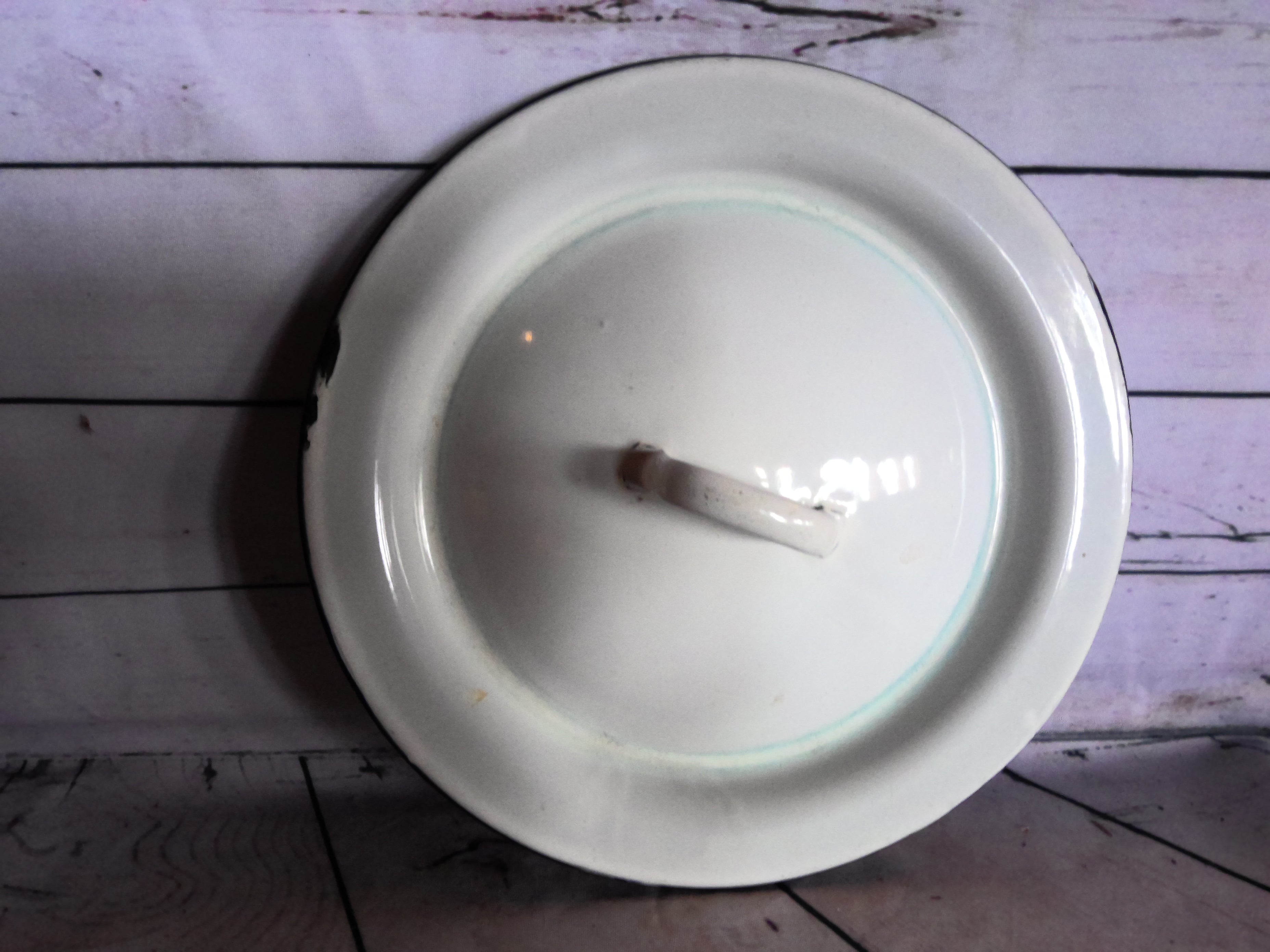 Enamel lids