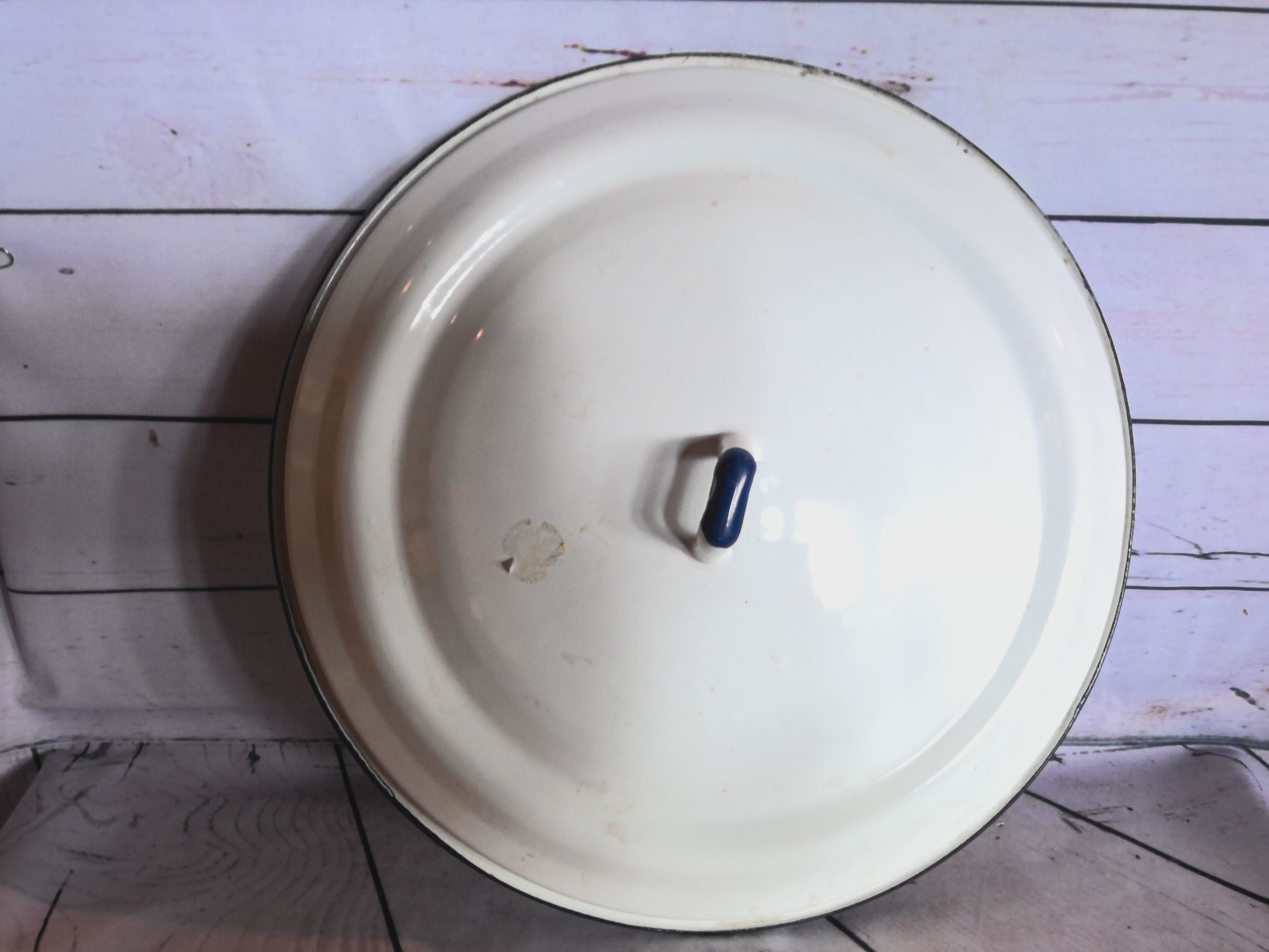 Enamel lids