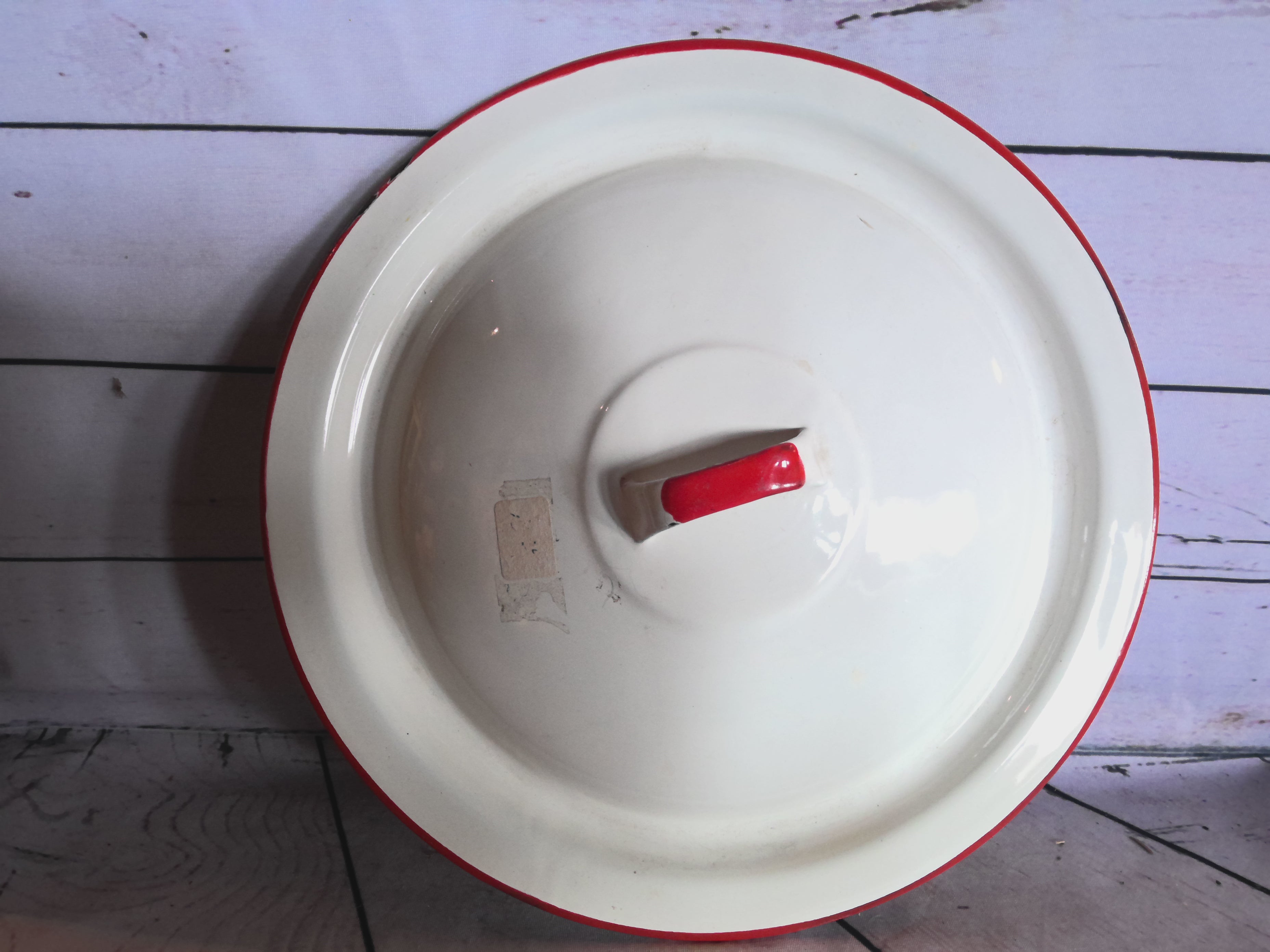 Enamel lids