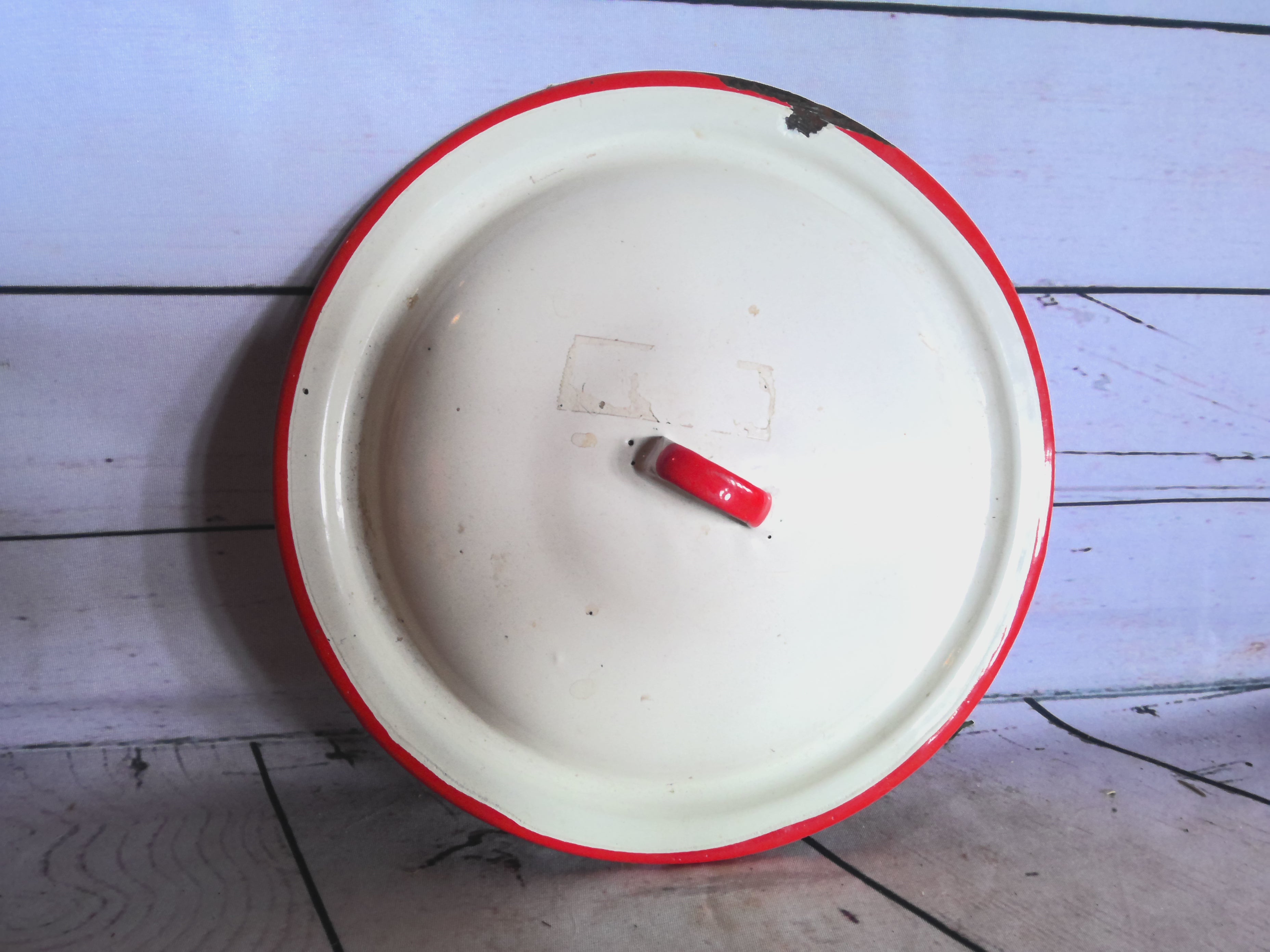 Enamel lids