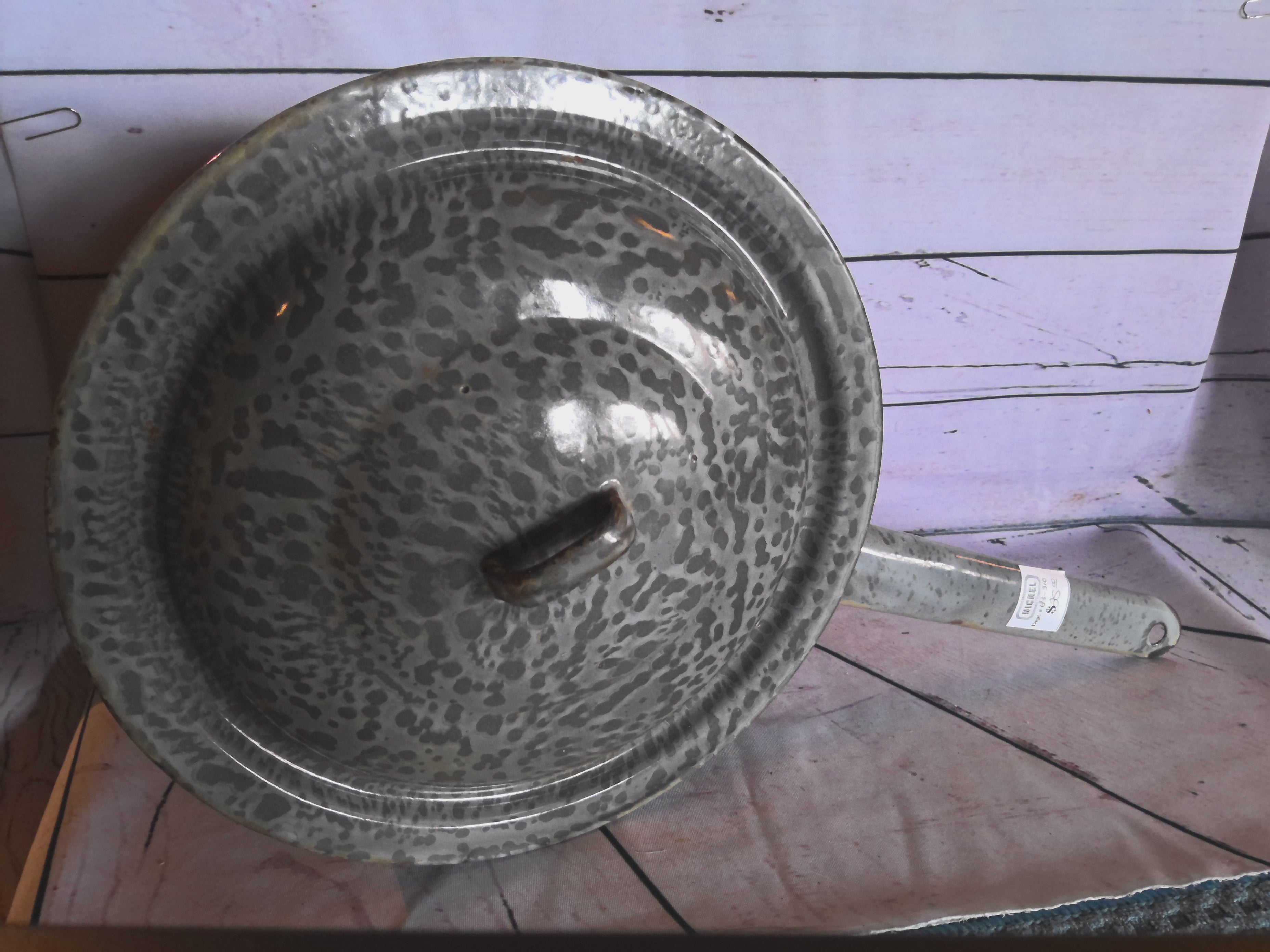 Gray marble enamel pot with lid 9"