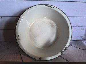 Enamel bake bowls (2) 9"