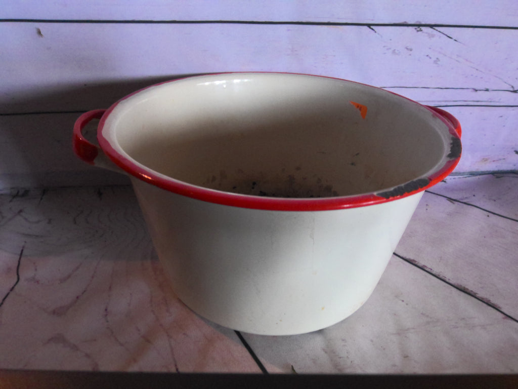 Red enamel pots 10"