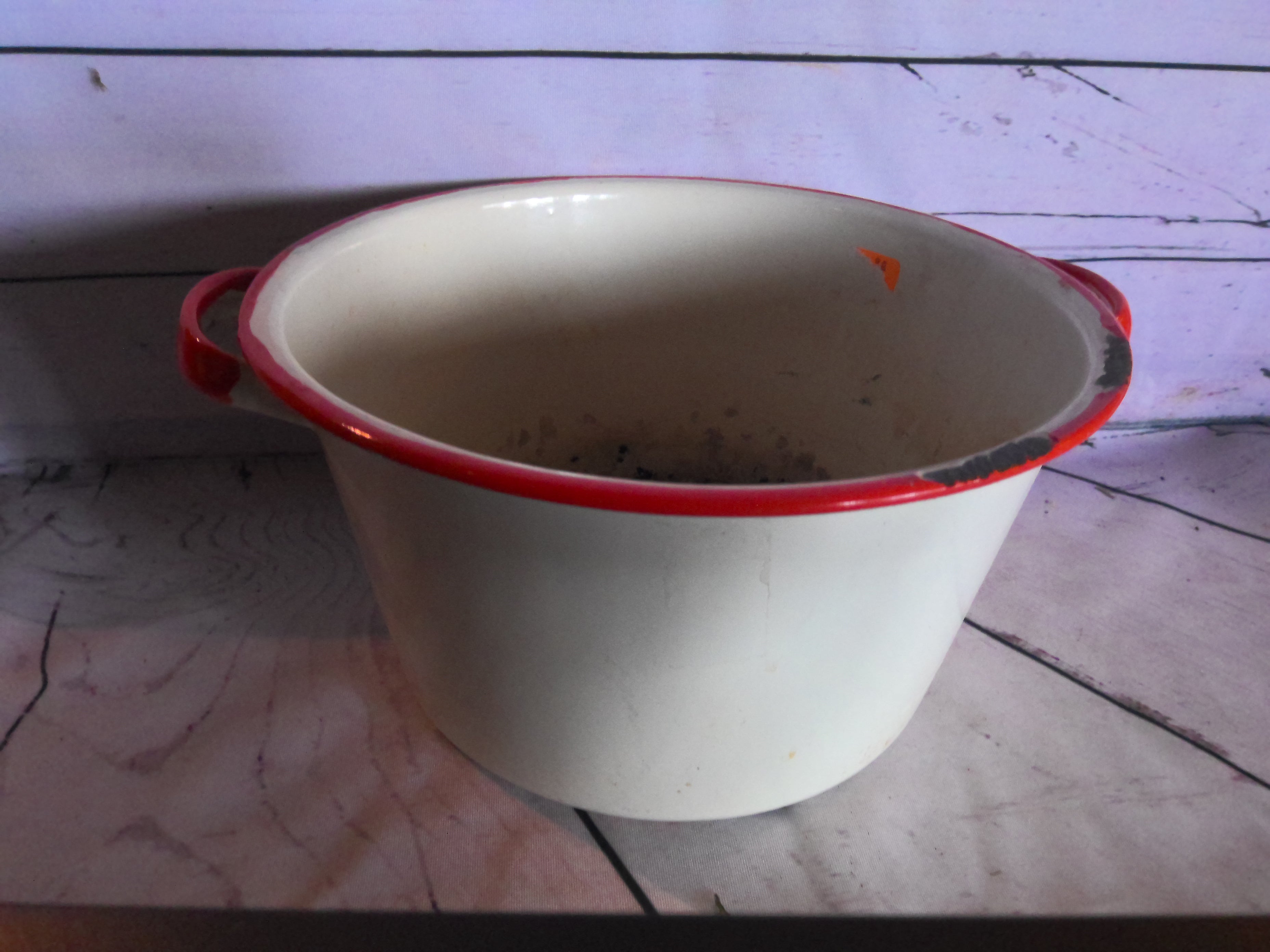 Red enamel pots 10"