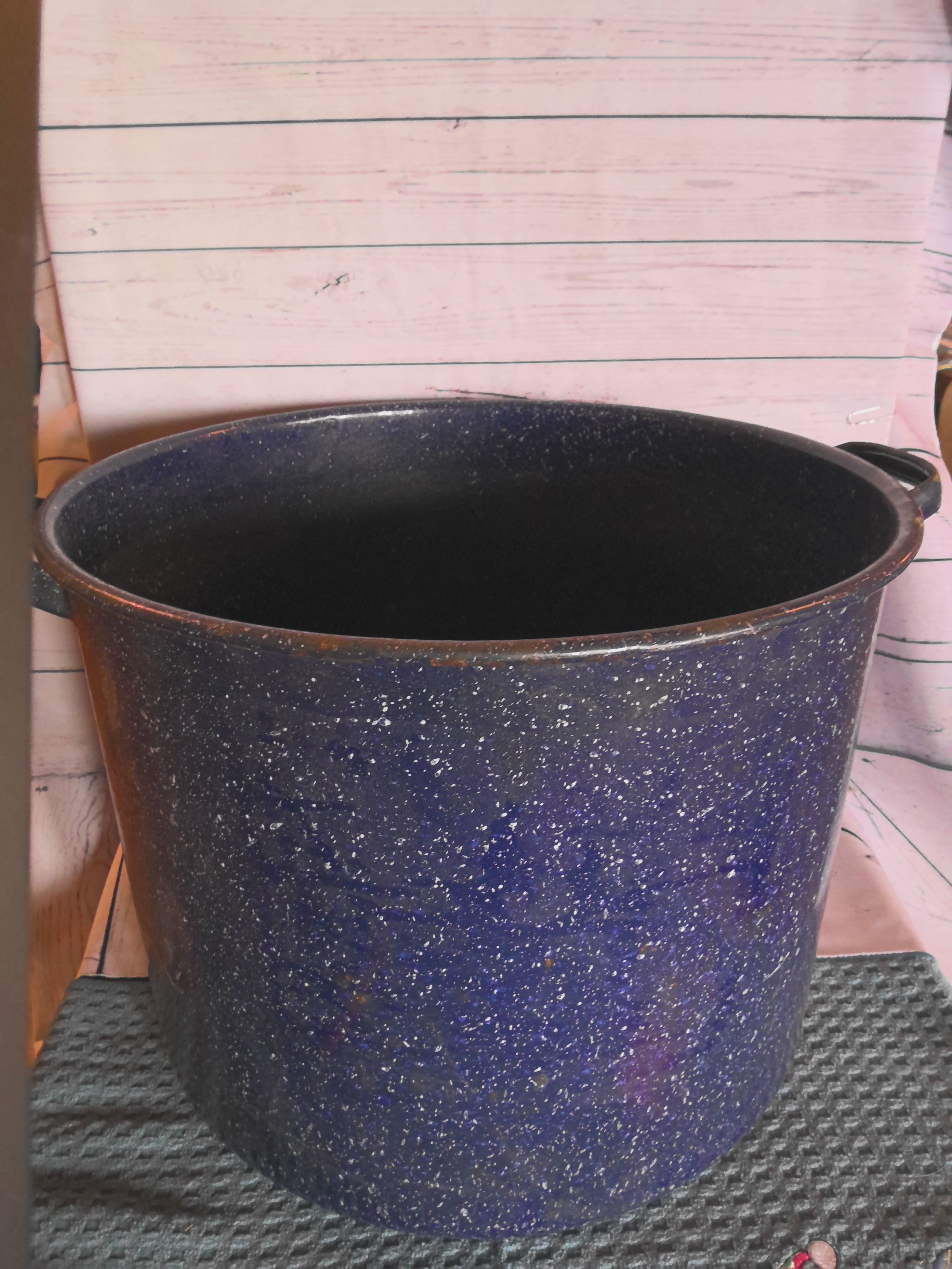 Blue pot 14"w x 10"t