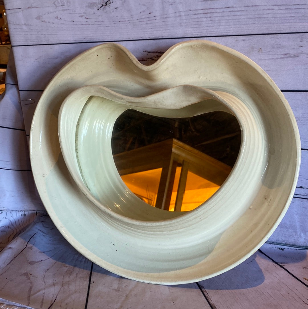 Western oval bowl with mirror