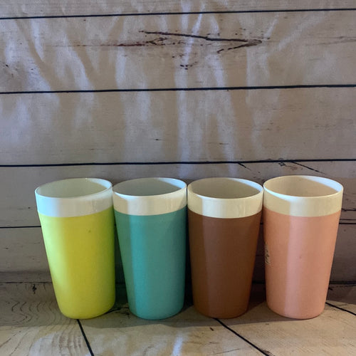 (8) Plastic Cups