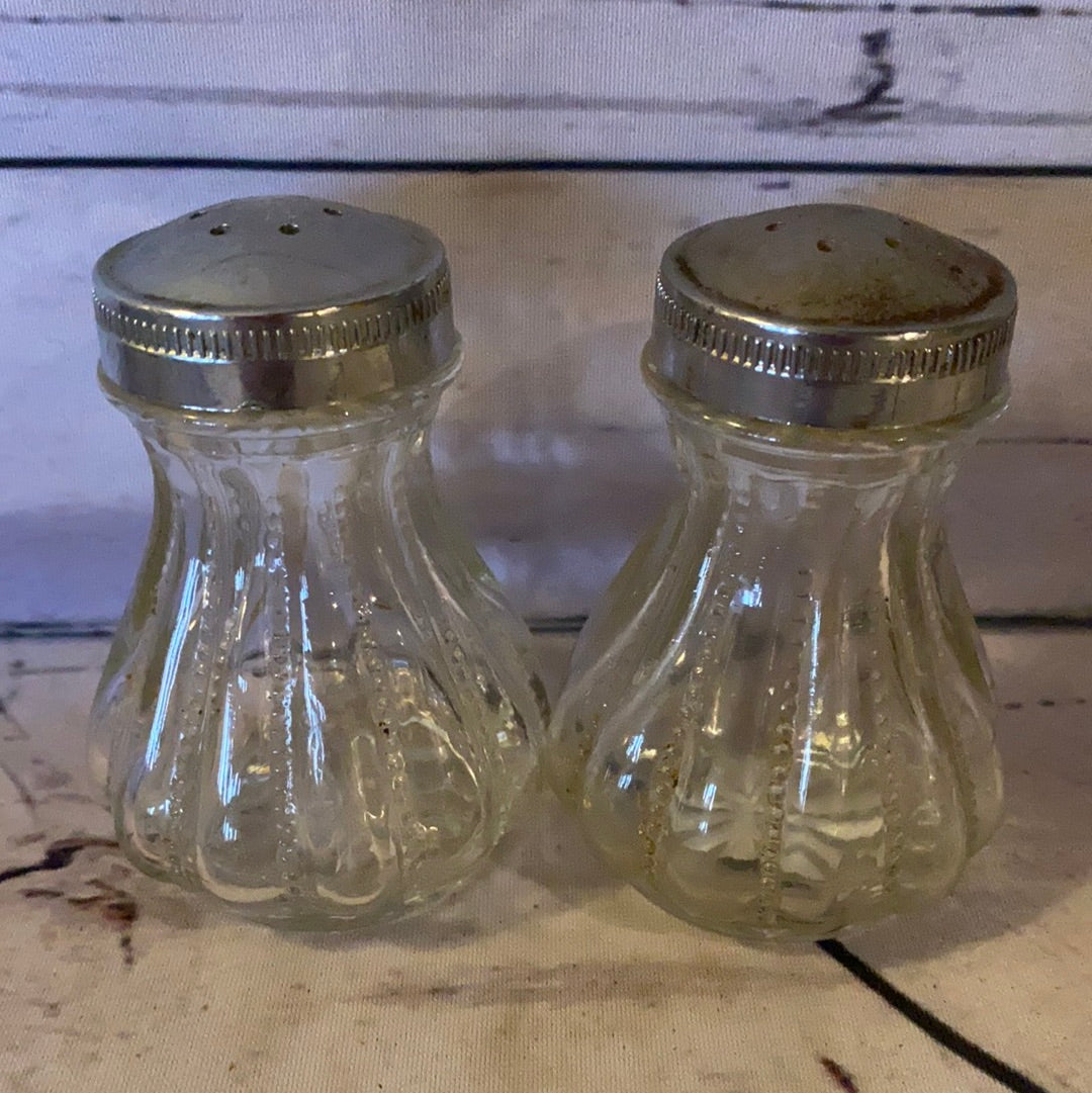 salt and pepper shaker set