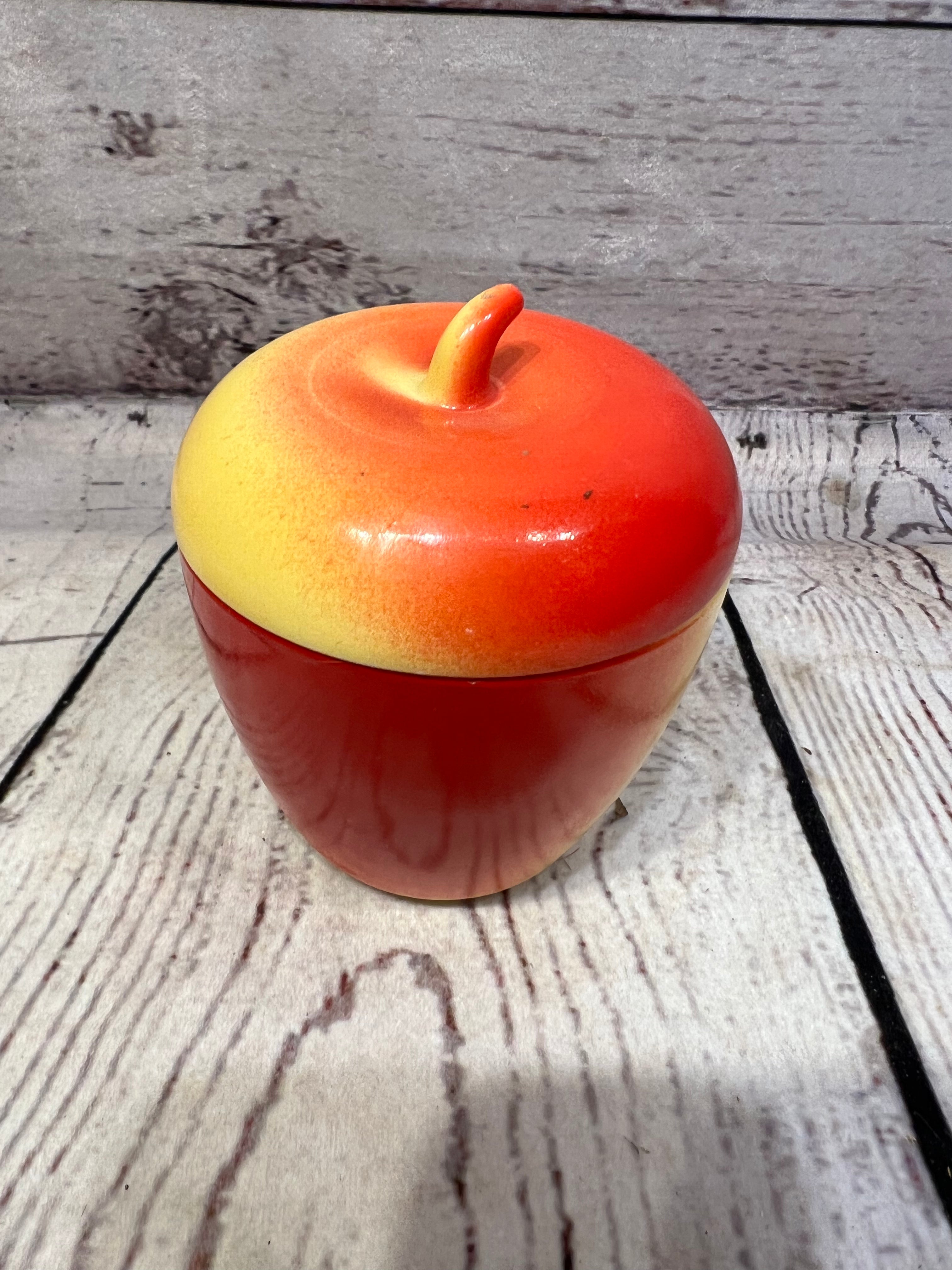 Pyrex Apple bowl with lid