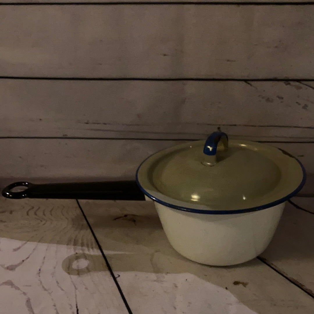 Enamel Pot with lid