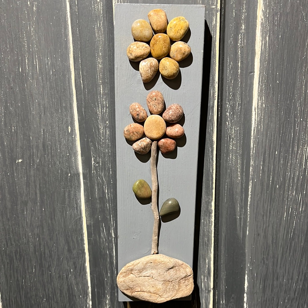 Gray trim wall hanging with two flowers