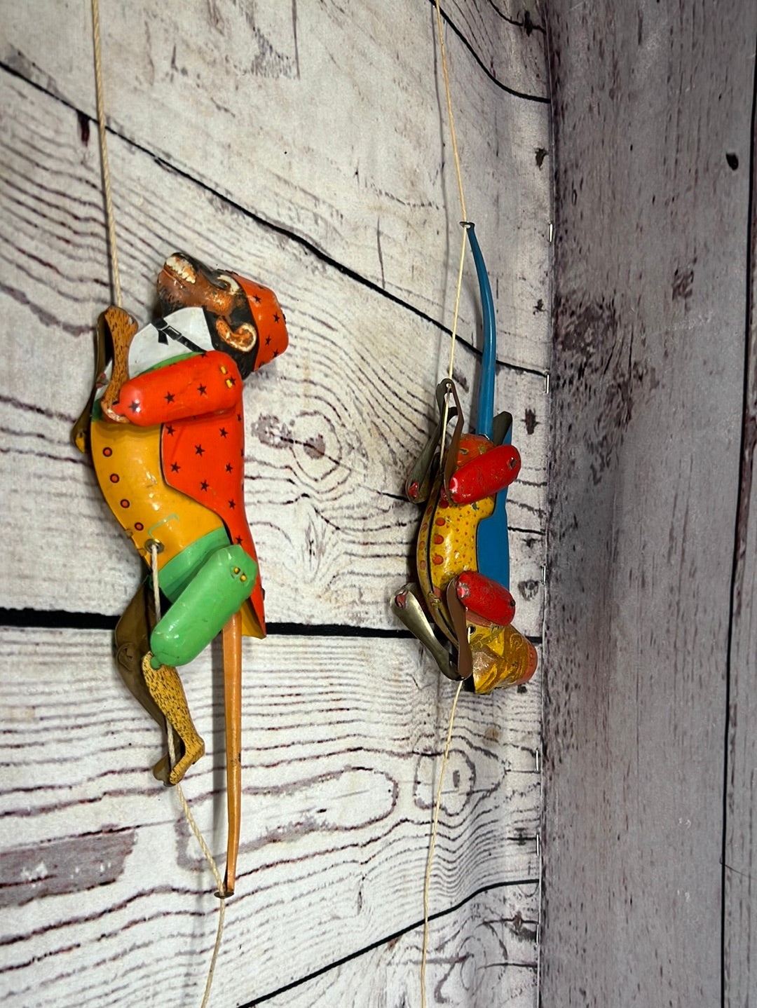 Tin Climbing Monkeys