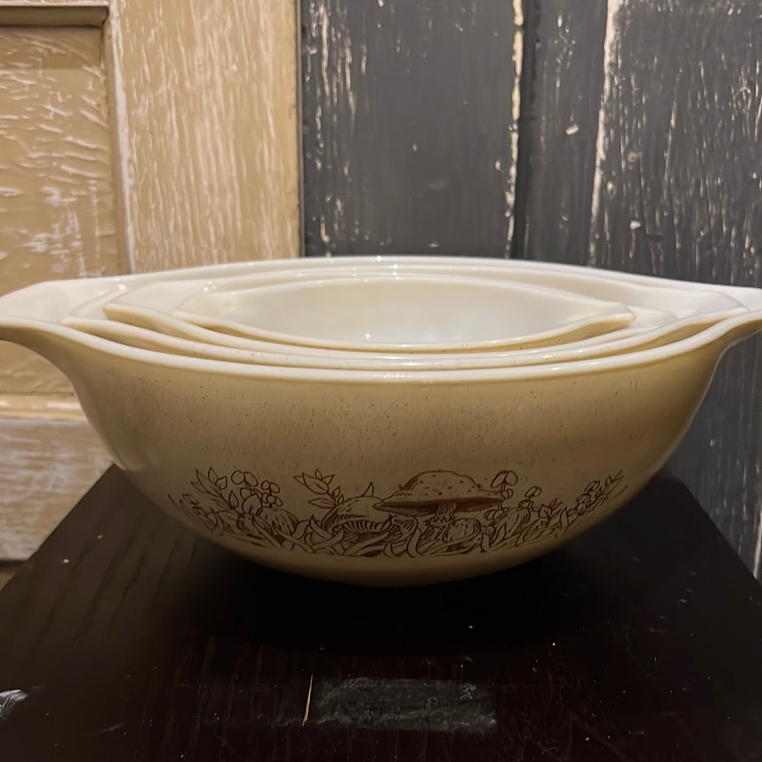Pyrex Nesting Bowls