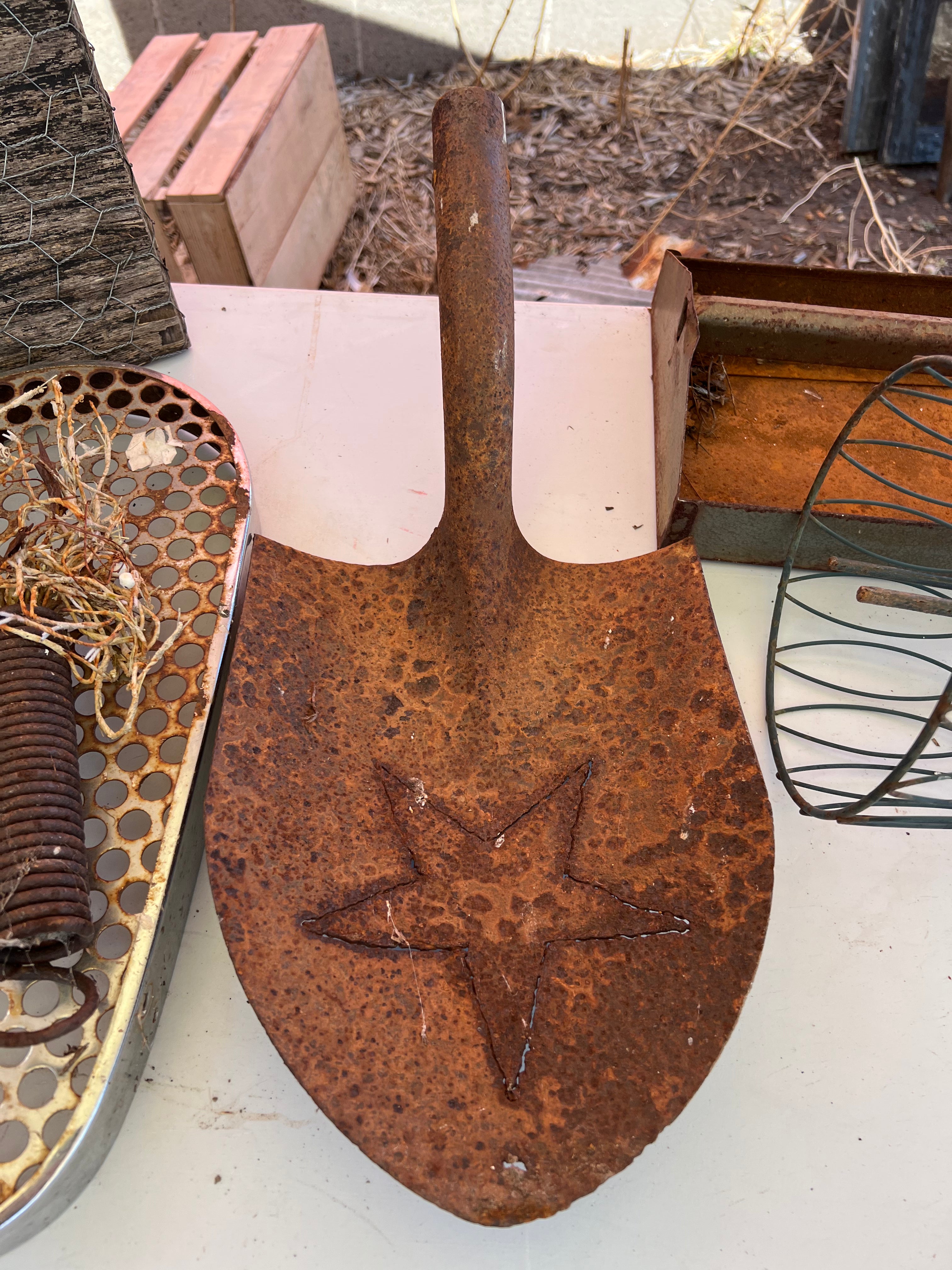Shovel with star