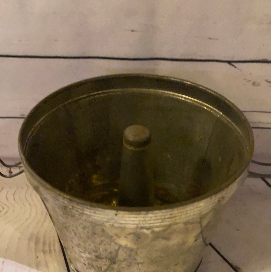 Metal Cake Tin